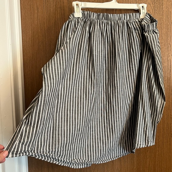 New Torrid Strapless Striped Top - Picture 3 of 6